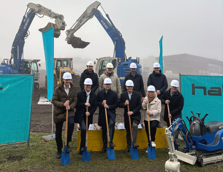 Spatenstich mit Vertretungen von Katholischem Konfessionsteil, der Halter AG und der RLC Architekten AG